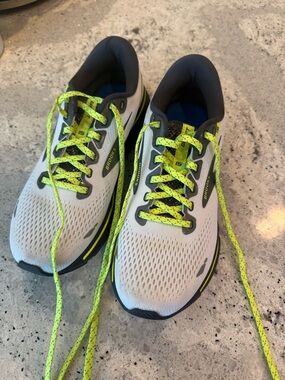 Brooks Women's White and Neon Yellow Athletic Running Shoes